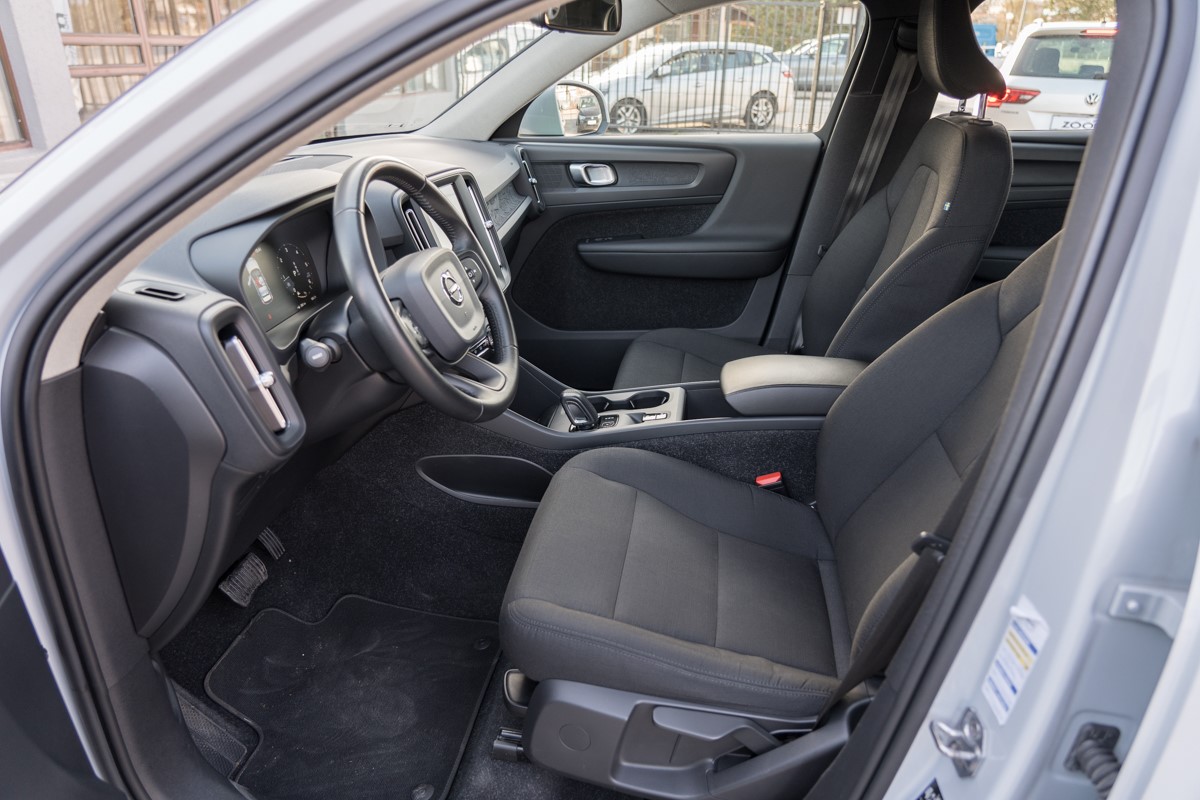 Volvo
 XC40 2.0D D3 AWD 4X4