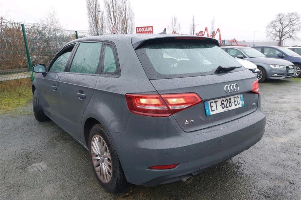 Audi A3
 1.6 TDi Sportback S-tronic Business Line
