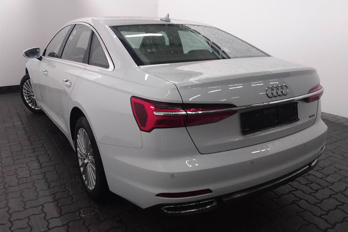 Audi A6
 45 TDI Quattro S-tronic