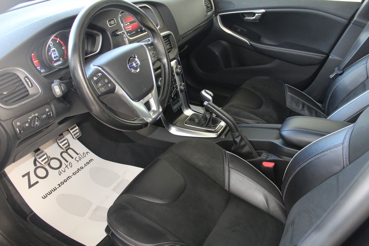 Volvo
 V40 2,0 D2 R-Desing