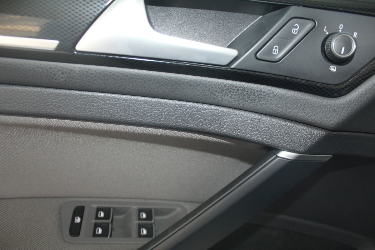 Volkswagen Golf 2.0 CR TDI Highline Sport Carat Edition