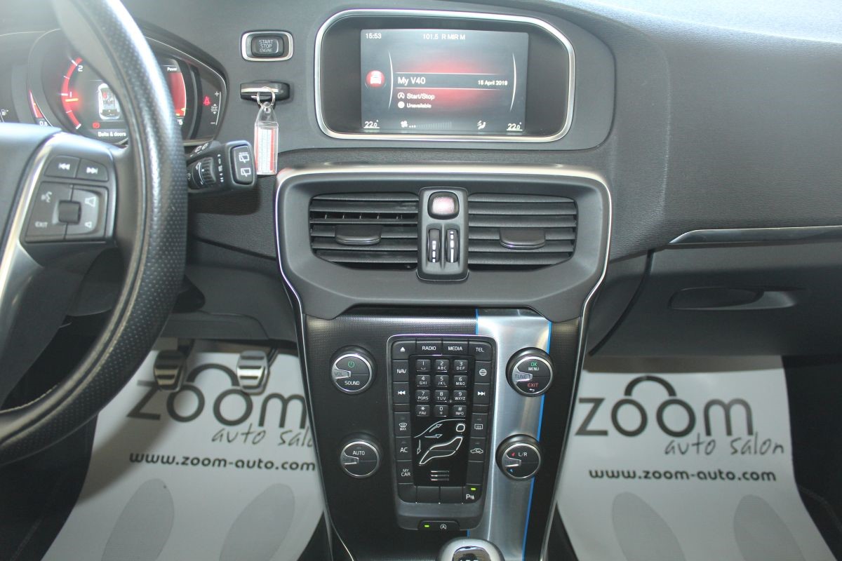 Volvo
 V40 2,0 D2 R-Desing
