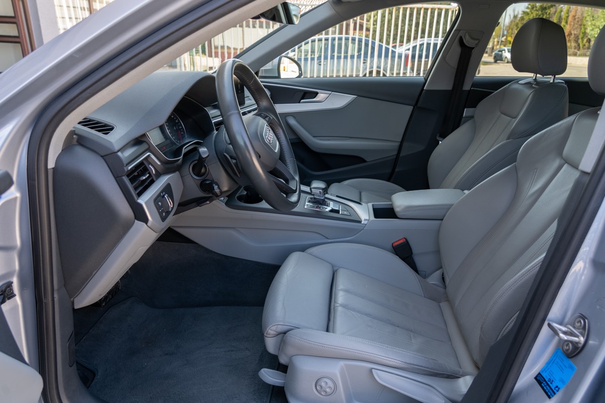 Audi A4
 35 TDi Stronic Business Line