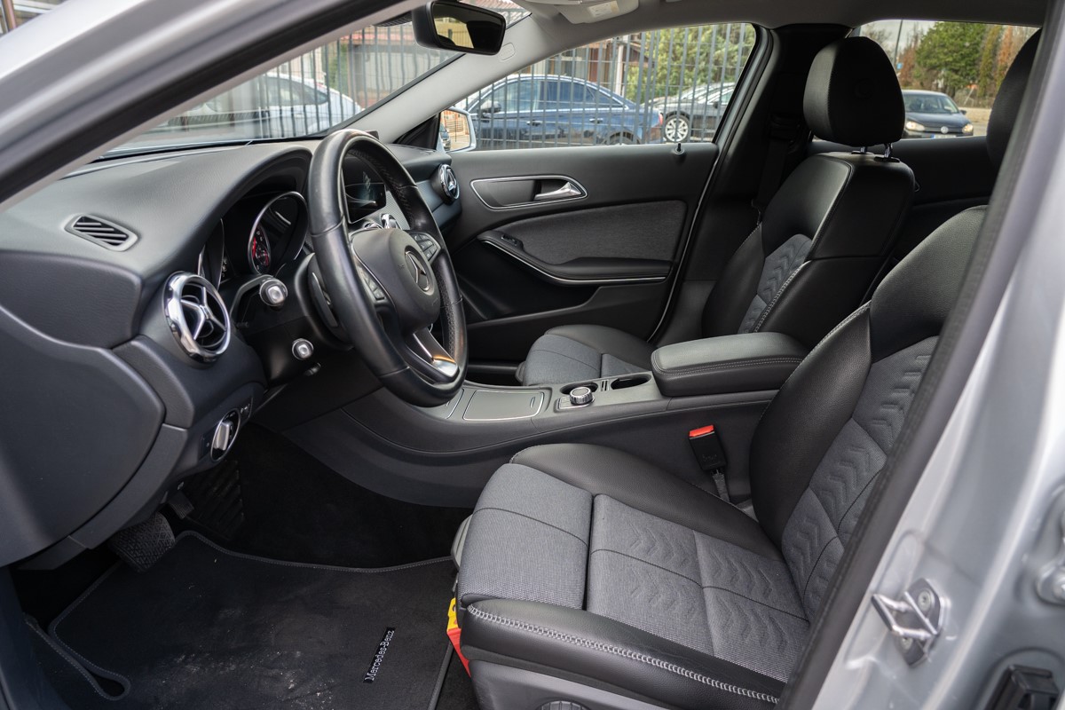 Mercedes-Benz GLA 200 D STOCK