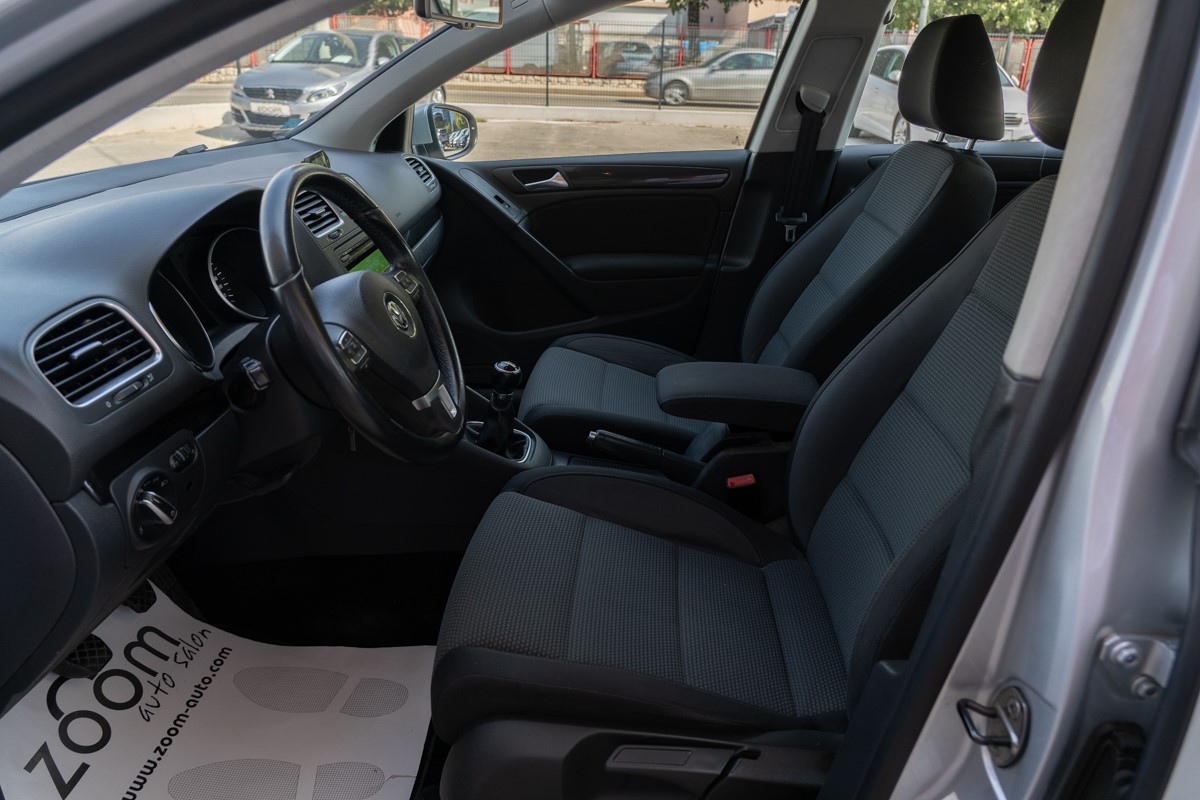 Volkswagen Golf VI 1,6 CR TDI COMFORTLINE 