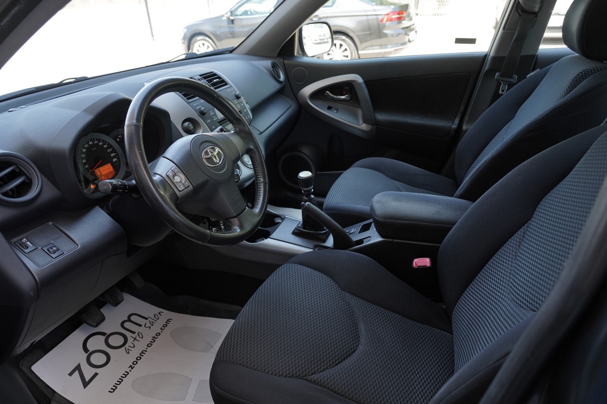 Toyota
 RAV4
 2,2 D