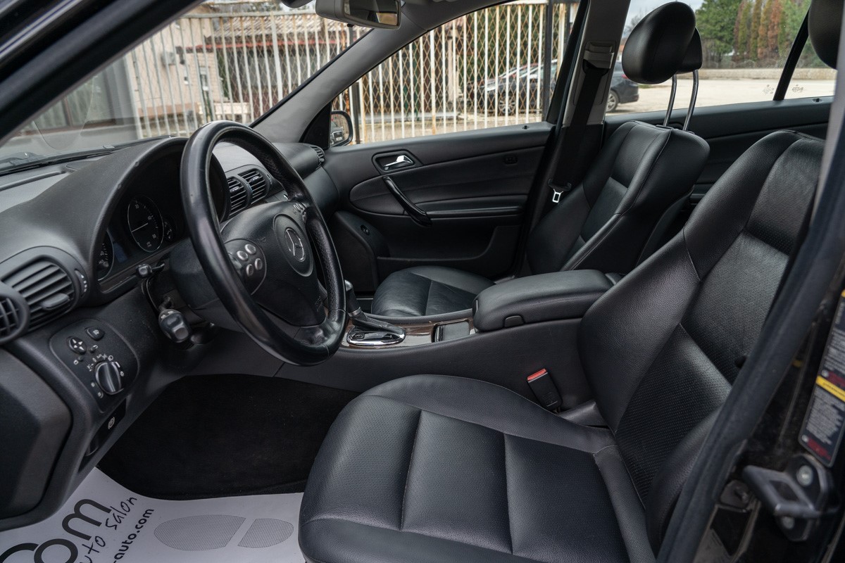 Mercedes-Benz C-Class
 220 CDI