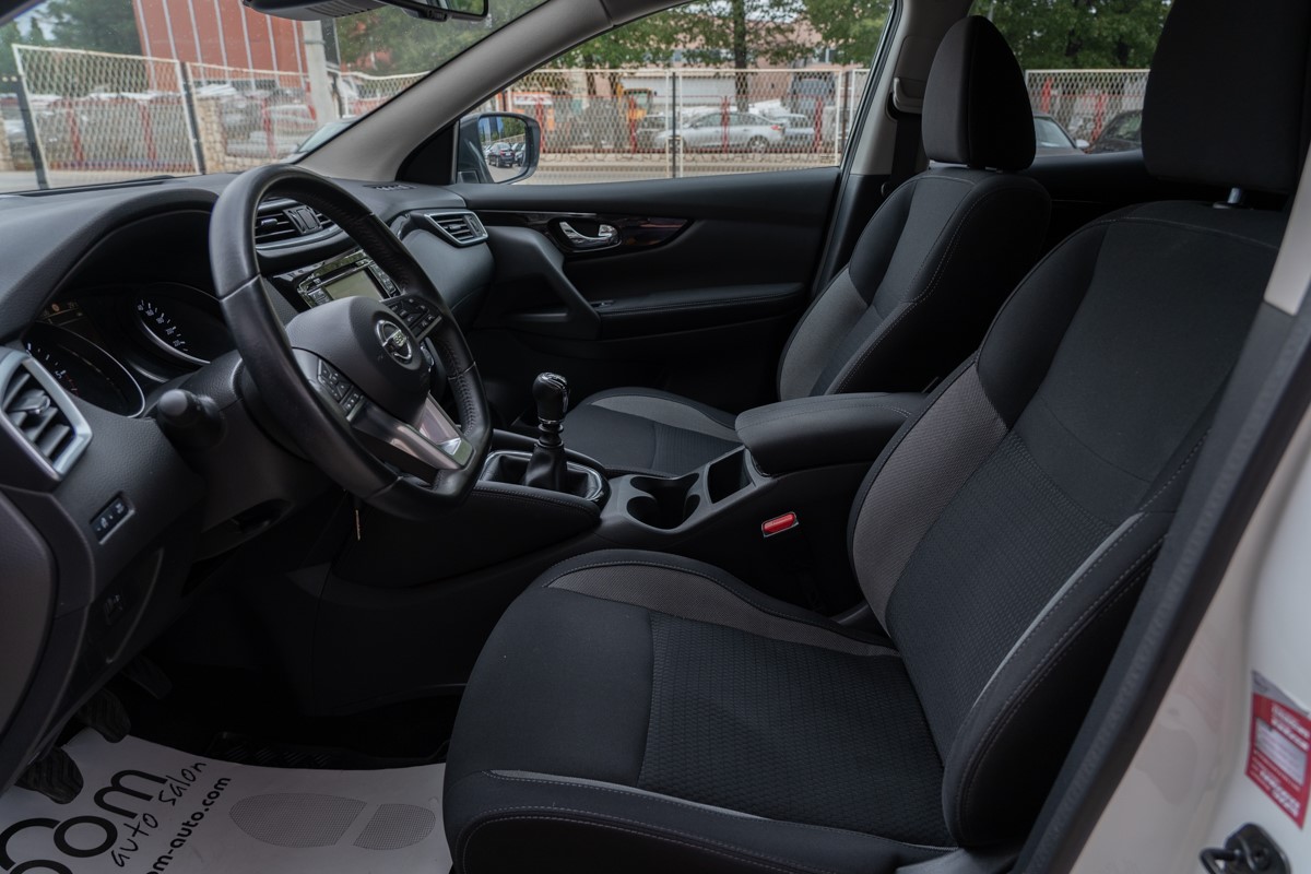 Nissan
 Qashqai 1,5 DCI