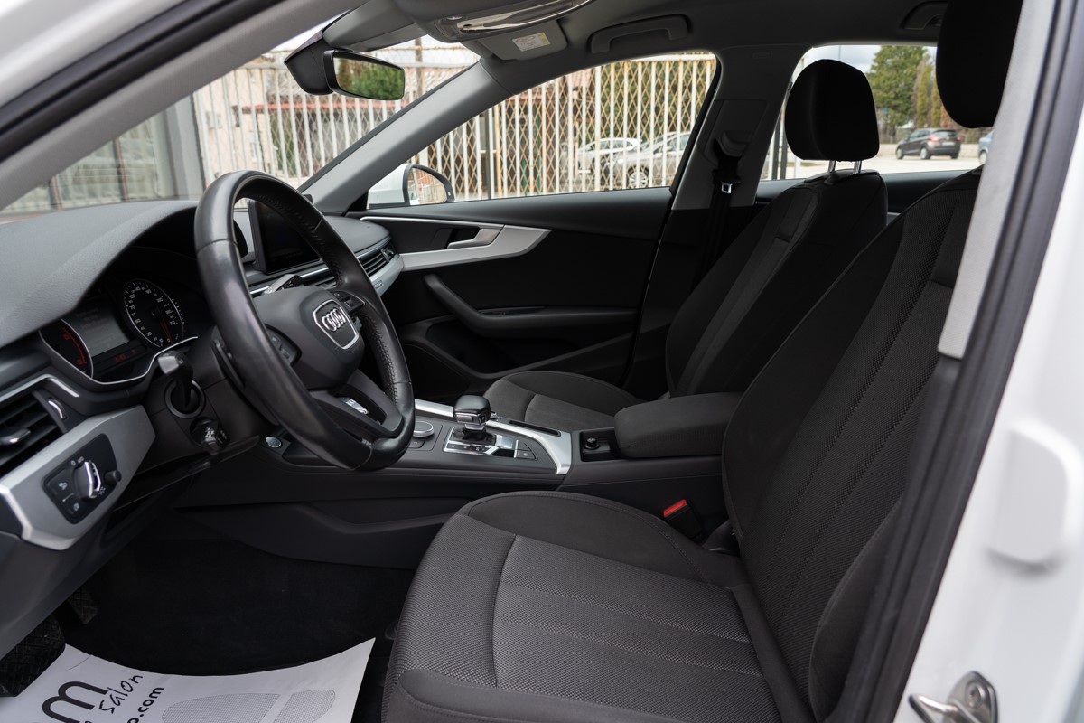Audi A4
 2.0 TDi S-tronic Quattro Business Line