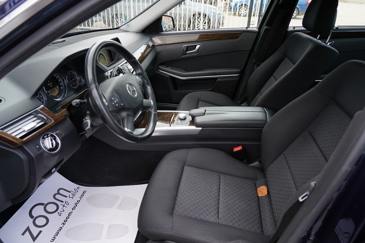 Mercedes-Benz E-Class
 220 CDI
