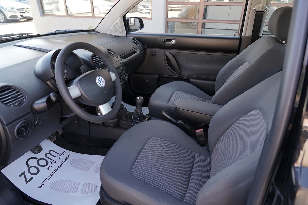 Volkswagen New Beetle
 1,6 BENZIN