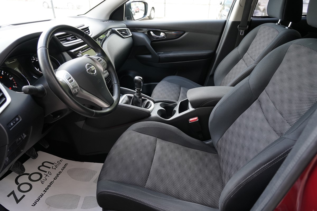 Nissan
 Qashqai 1.6 DCI 4x4