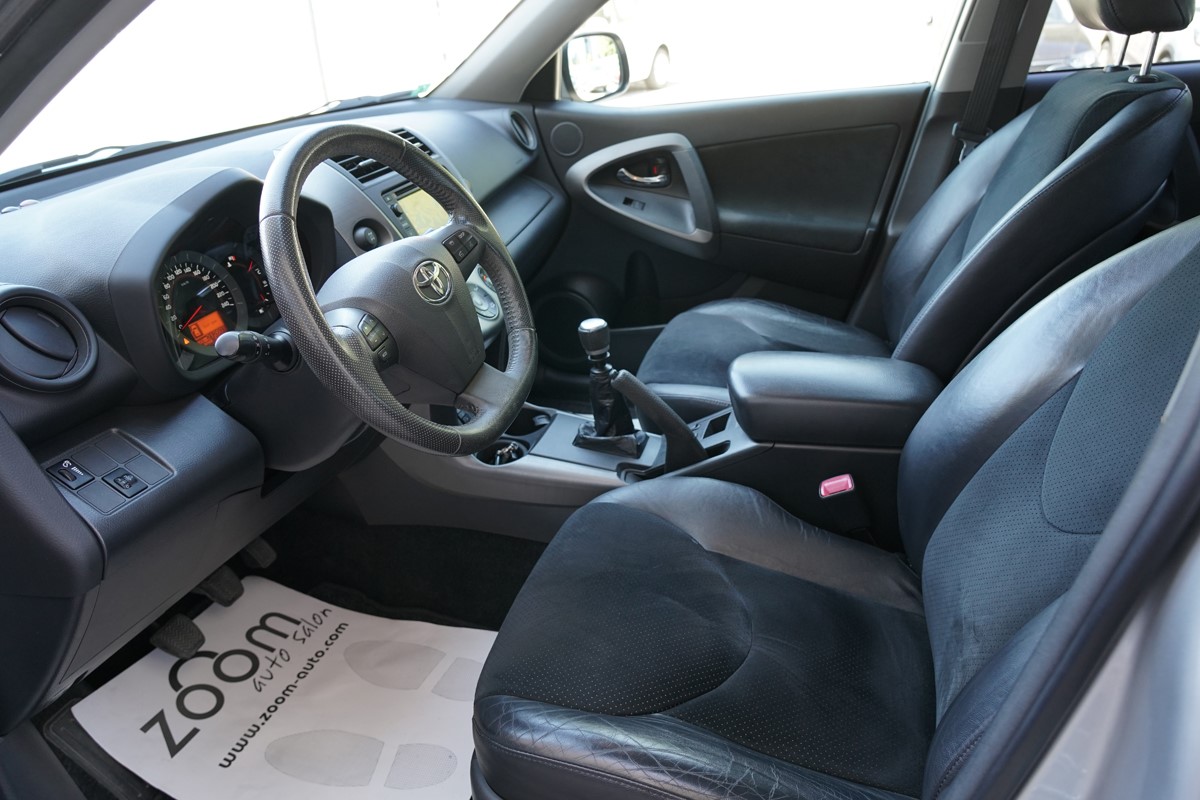Toyota
 RAV4
 2,2 D