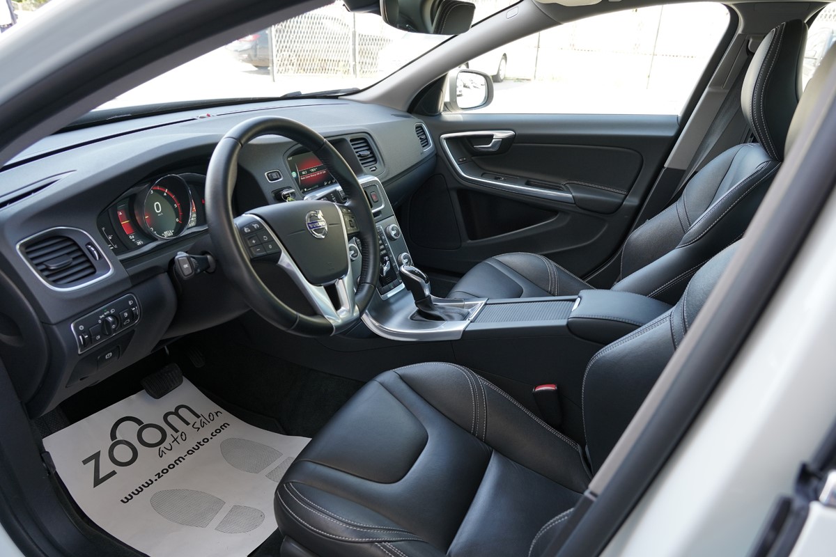Volvo
 S60
 2.0 D Summum