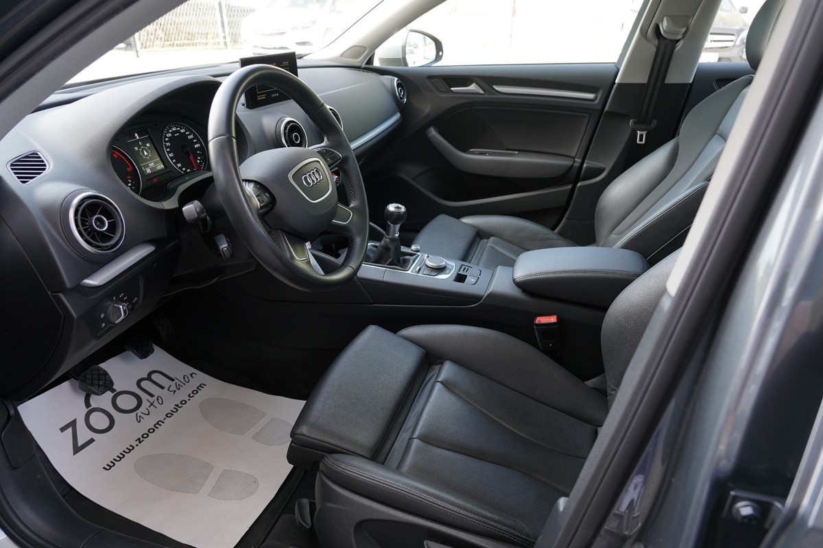 Audi A3
 1.6 TDI S-line Berline