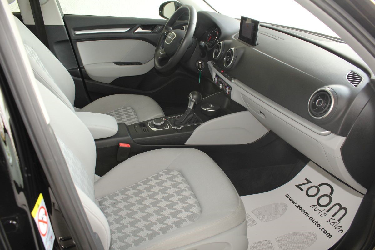 Audi A3
 1,6 TDI S-Tronic SPORTBACK ATTRACTION >novi model<