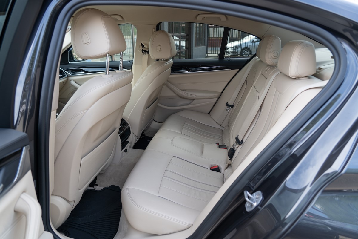 BMW
 5-Series 520 D XDRIVE