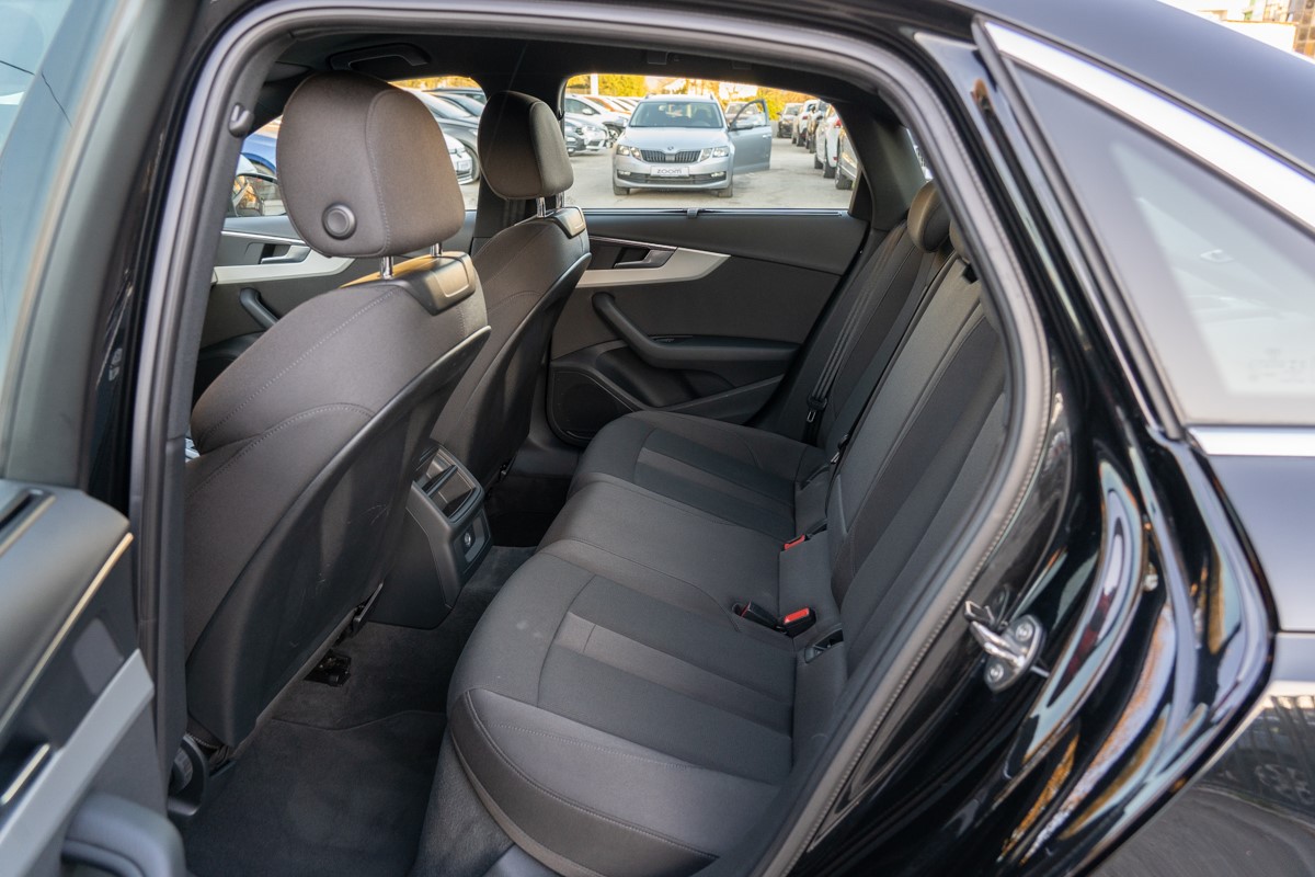 Audi A4
 30 TDI