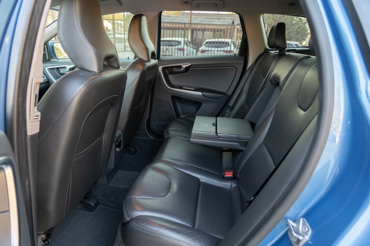 Volvo
 XC60 D4