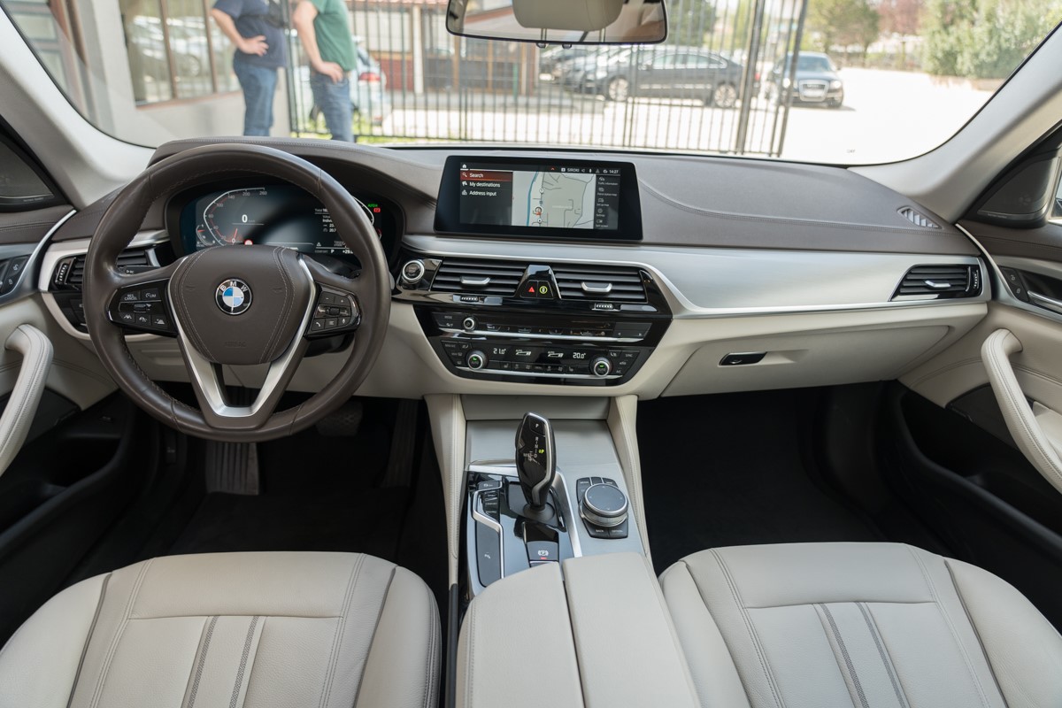 BMW
 5-Series 520d xDrive