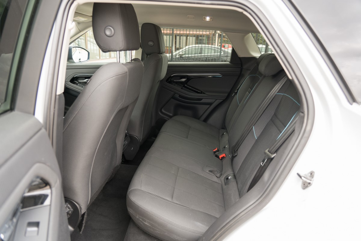 Land Rover
 Range Rover
 EVOQUE 2.0D 4X4