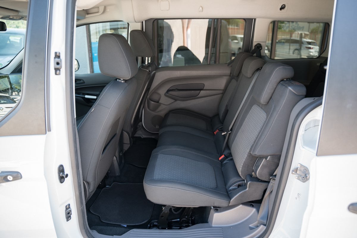 Ford
 Tourneo Connect 1.5 TDCI 7 Sjedišta