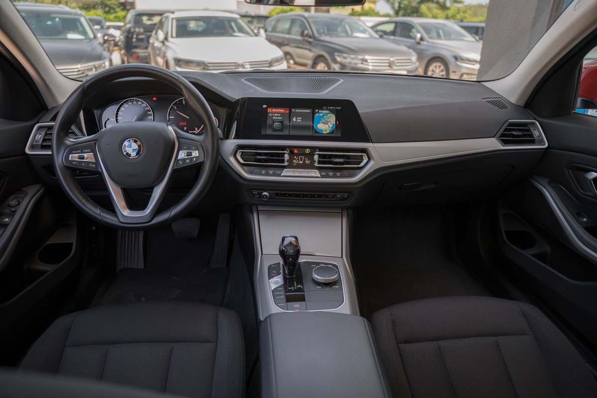 BMW
 3-Series 318D 