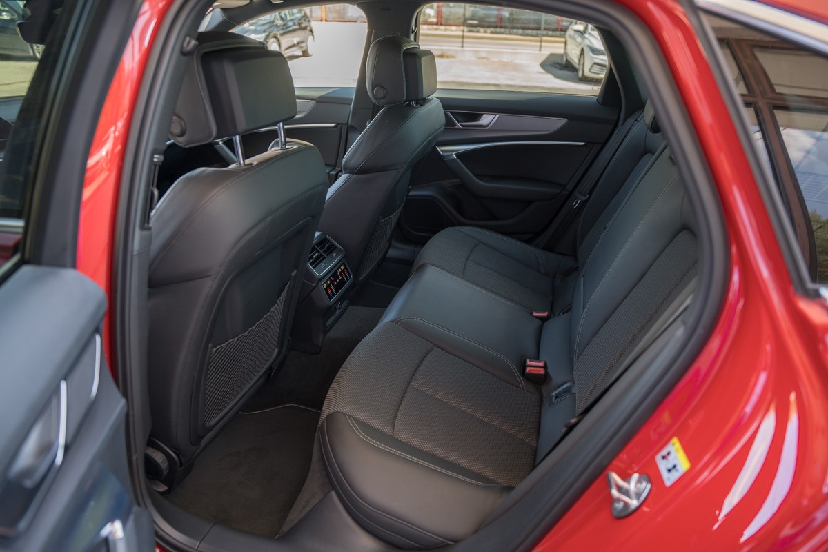 Audi A6
 3.0 TDI S line QUATTRO