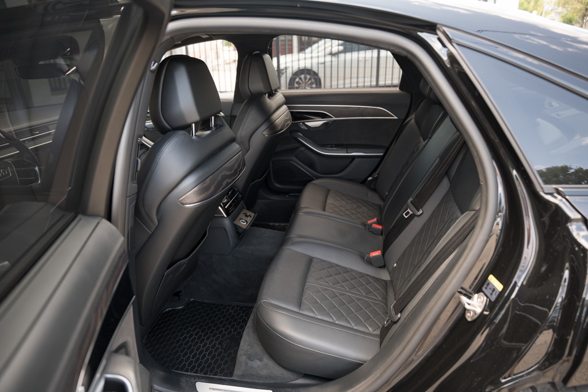 Audi A8
 3.0 TDI S line QUATTRO