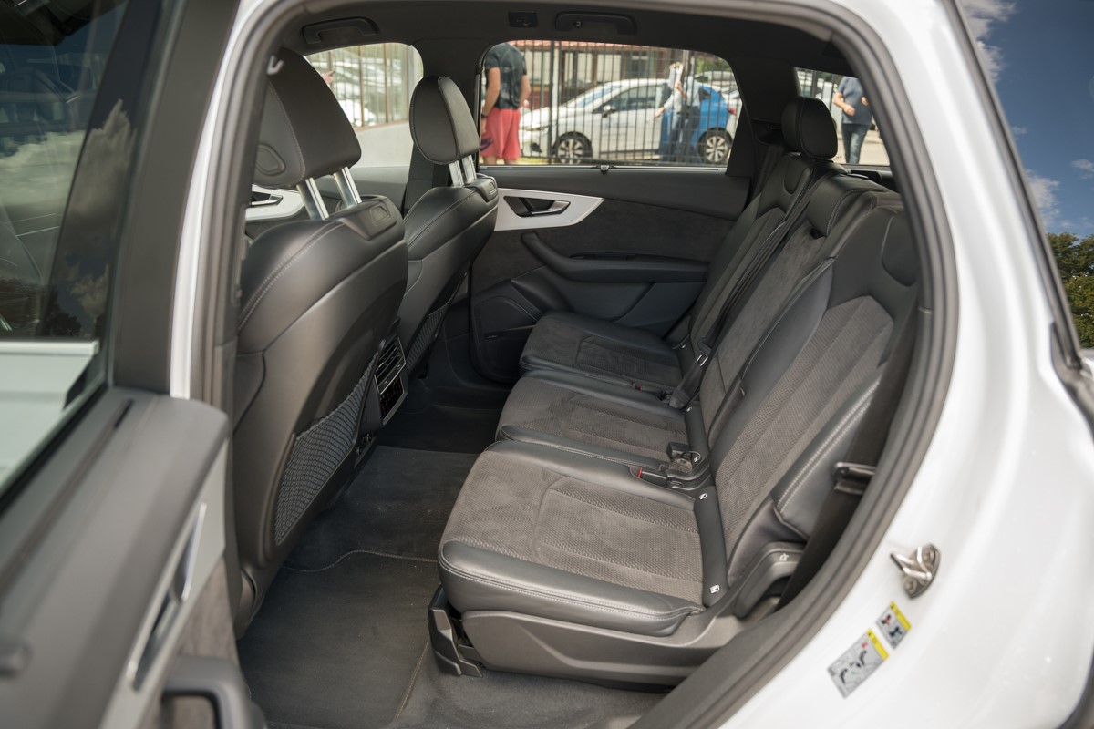 Audi Q7
 3.0 TDI S line QUATTRO