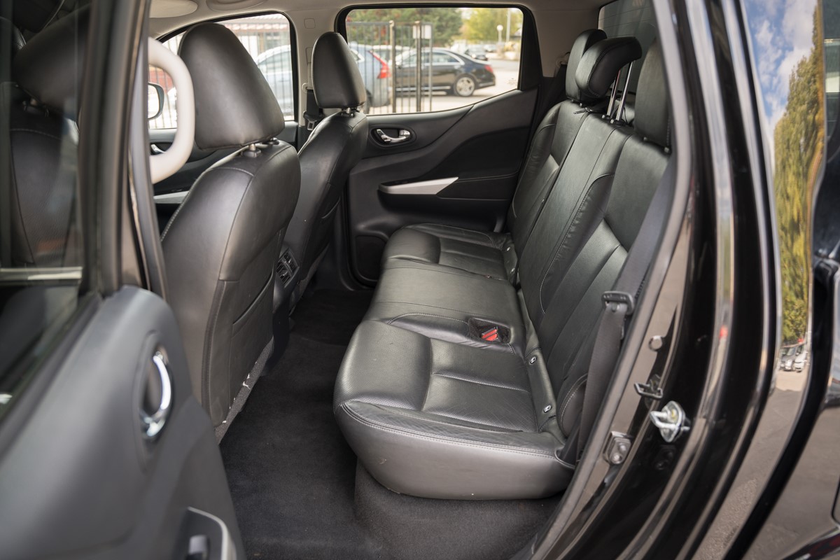 Nissan
 Navara 2,3 DCI 4X4