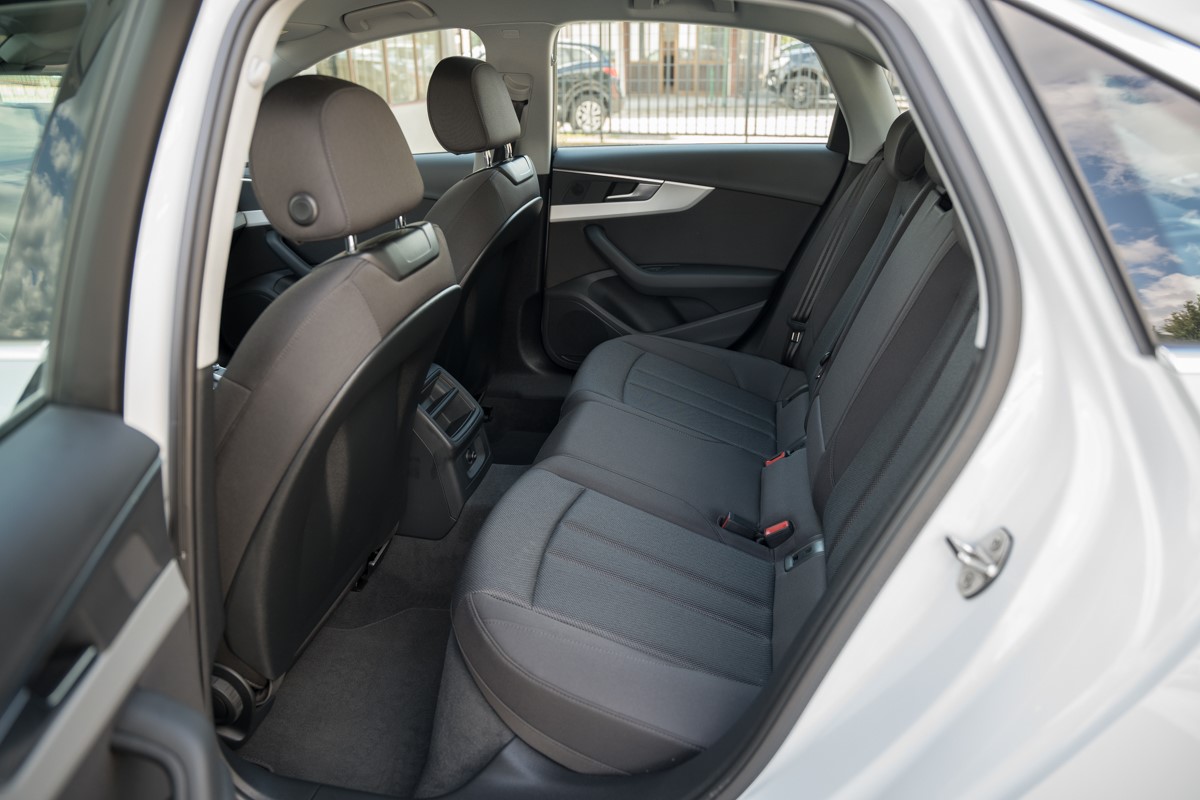 Audi A4
 30 TDI 