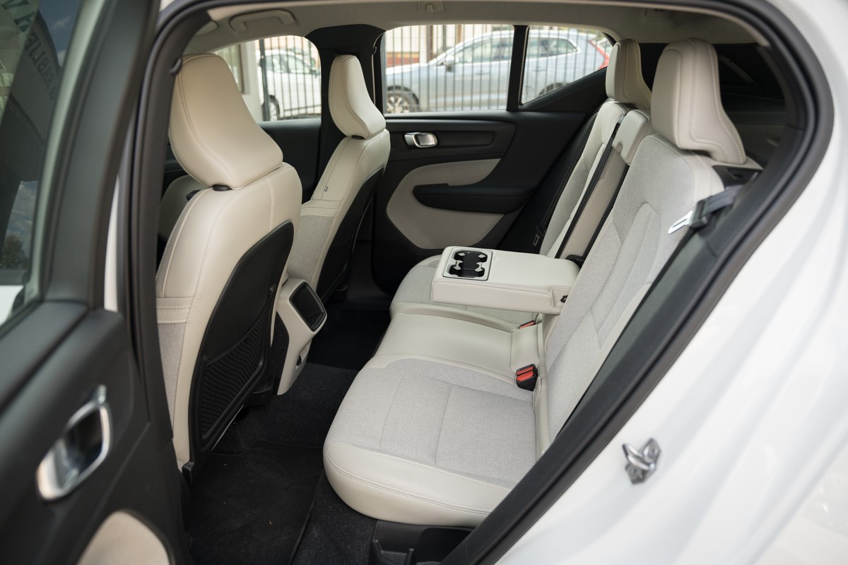 Volvo
 XC40 2.0 D