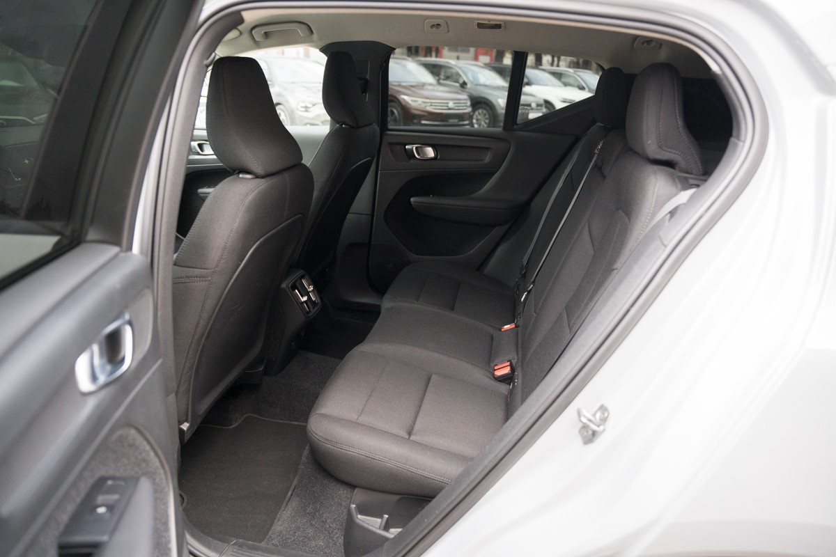 Volvo
 XC40 2.0 D D3