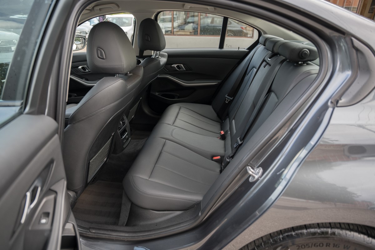 BMW
 3-Series 318 D
