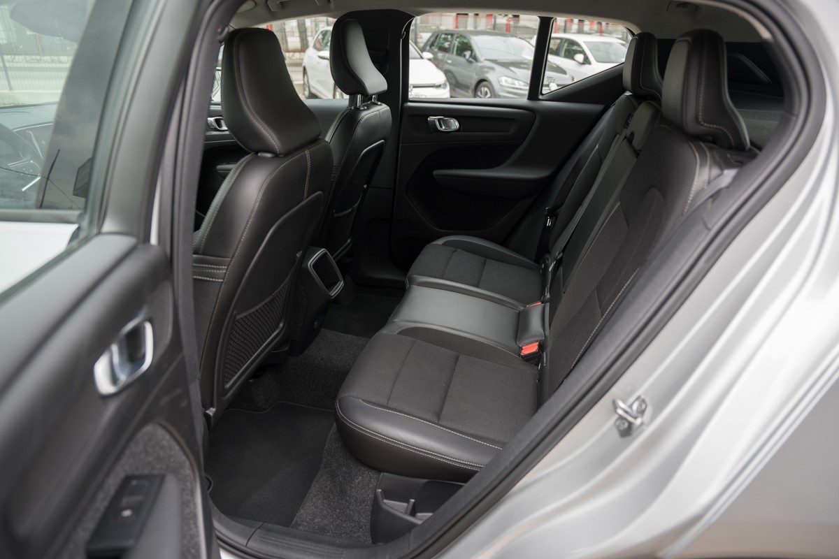 Volvo
 XC40 2.0 D D3