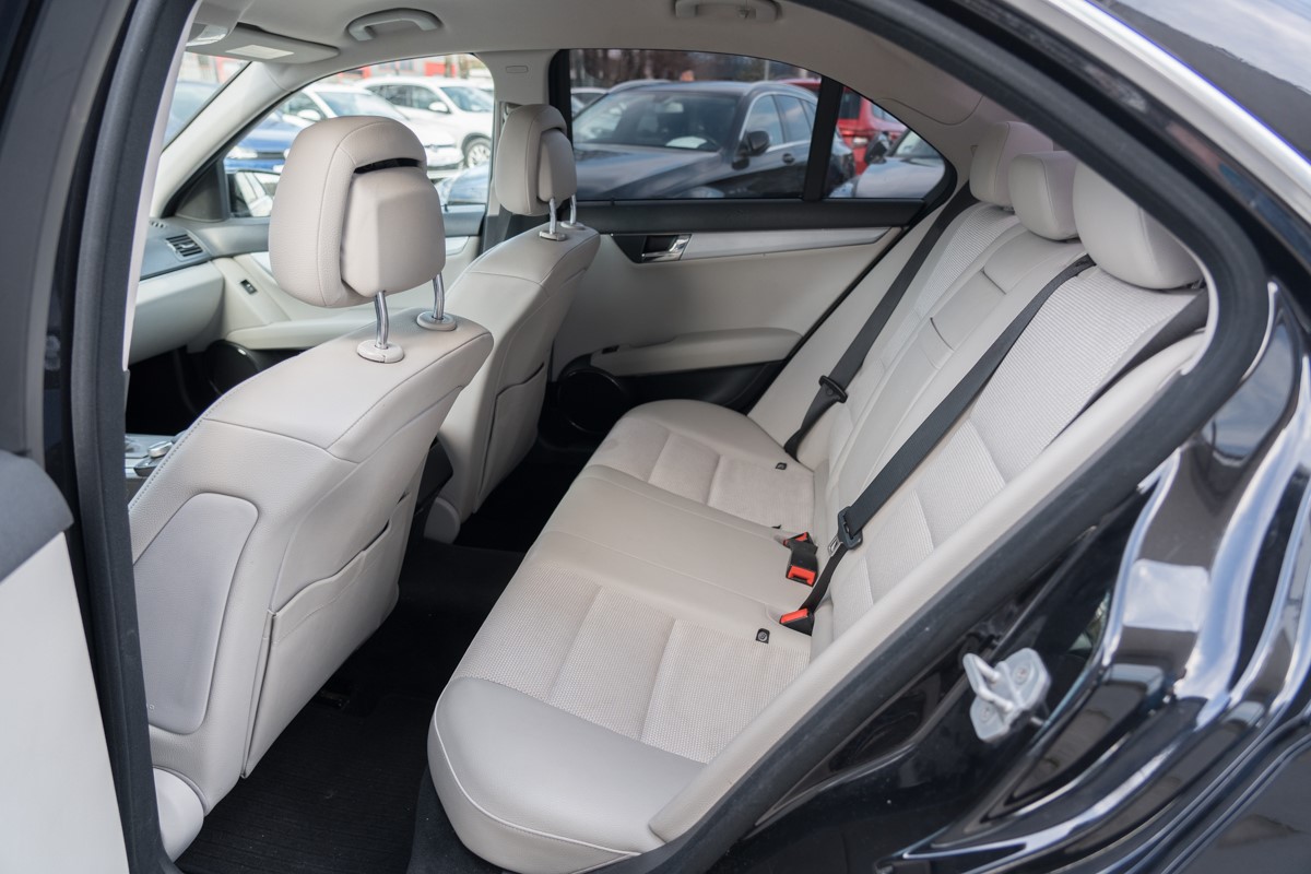 Mercedes-Benz C-Class
 200 CDI