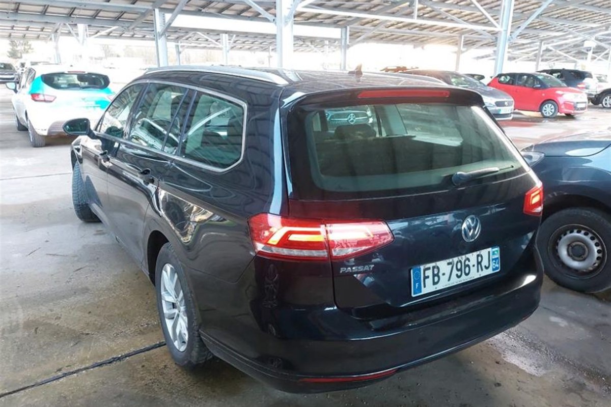 Volkswagen Passat SW 2.0 TDi DSG Confortline Business BlueMotion