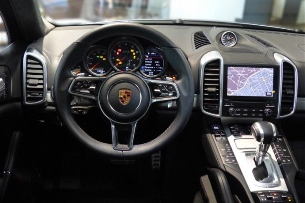 Porsche
 Cayenne
 GTS Tiptronic