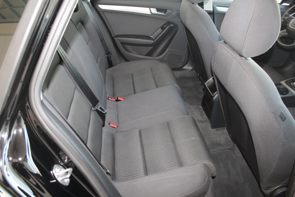 Audi A4
 2,0 TDI AVANT S-TRONIC ATTRACTION Navi