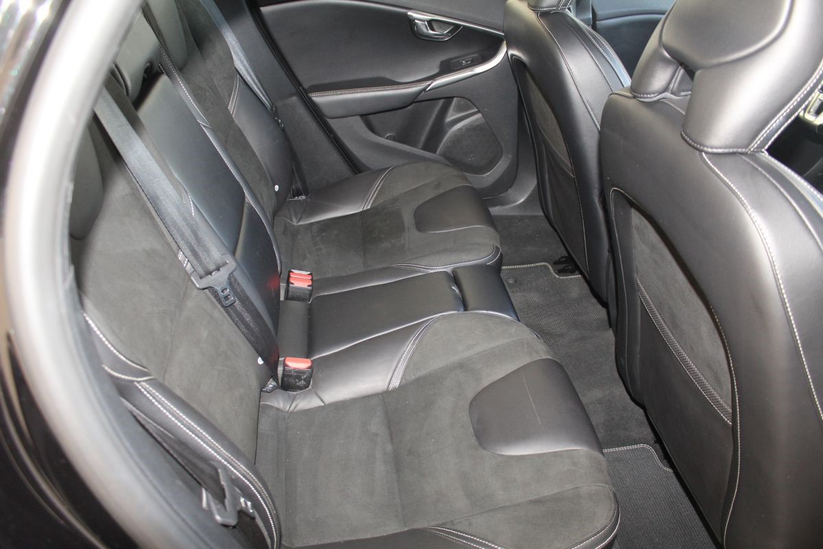 Volvo
 V40 2,0 D2 R-Desing