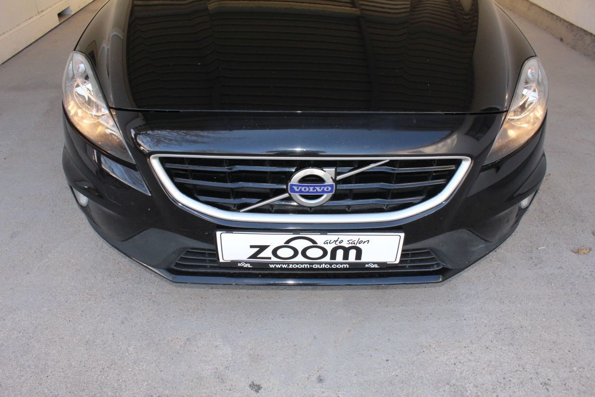 Volvo
 V40 2,0 D2 R-Desing