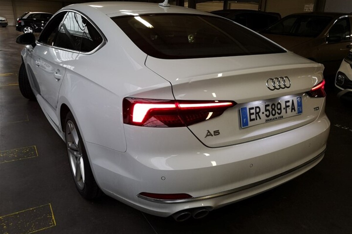 Audi A5
 2.0 TDi Sportback S line