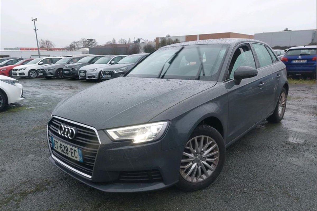 Audi A3
 1.6 TDi Sportback S-tronic Business Line