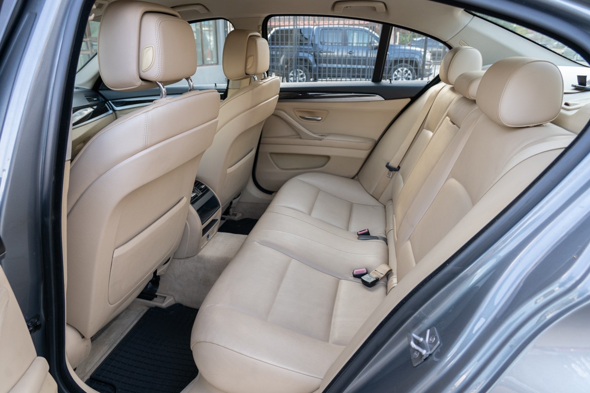 BMW
 5-Series 530d