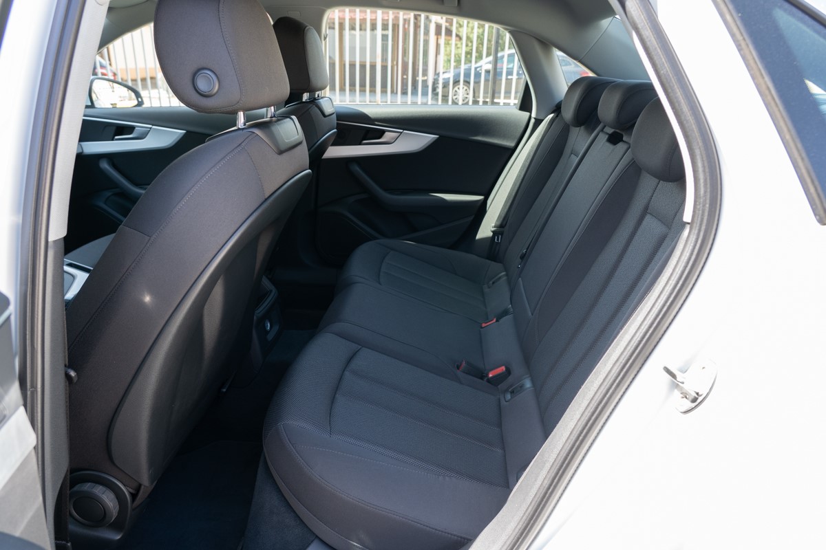 Audi A4
 2.0 TDi Ultra S-tronic Business