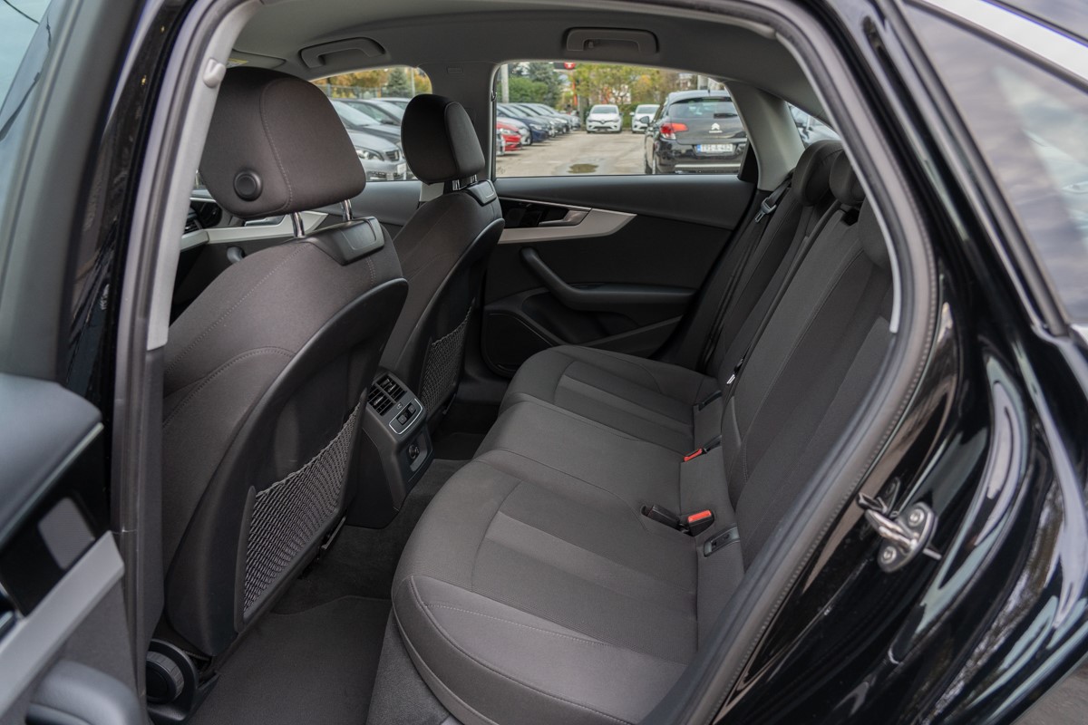 Audi A4
 35 TDI
