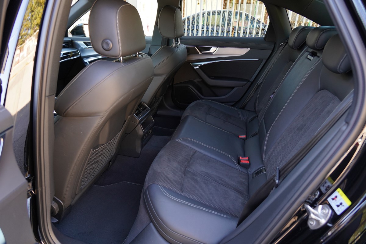 Audi A6
 40 TDI S-LINE S-TRONIC