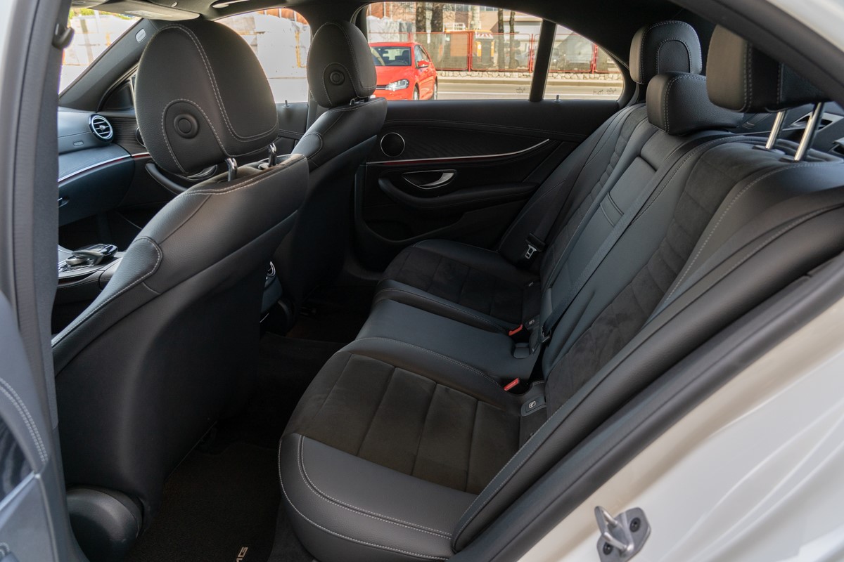 Mercedes-Benz E-Class
 E 220 D 4 MATIC