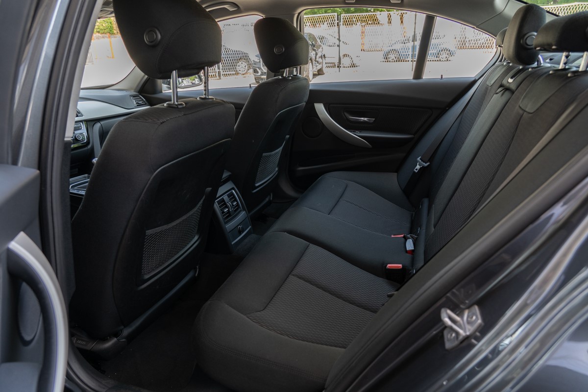 BMW
 3-Series 318d Advantage